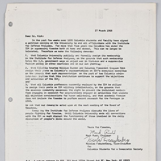 Image of Dean, Alex B. Platt to Columbia University students in Hamilton Hall