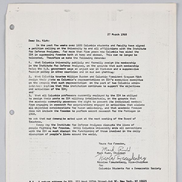 Image of Dean, Alex B. Platt to Columbia University students in Hamilton Hall