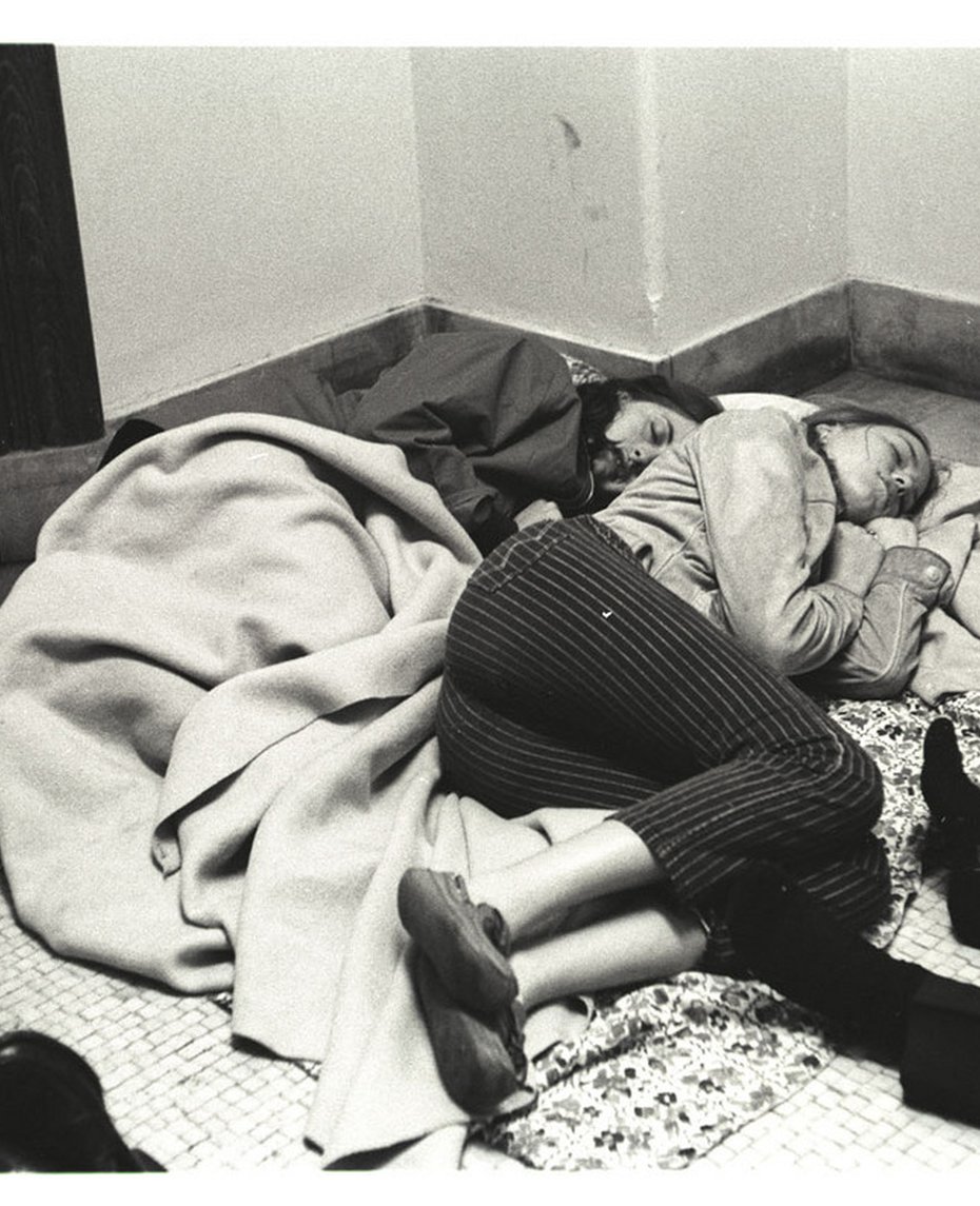 Image of Women occupiers sleeping on floor of Fayerweather.